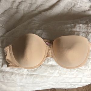Victoria Secret staples bra with underwire 38C